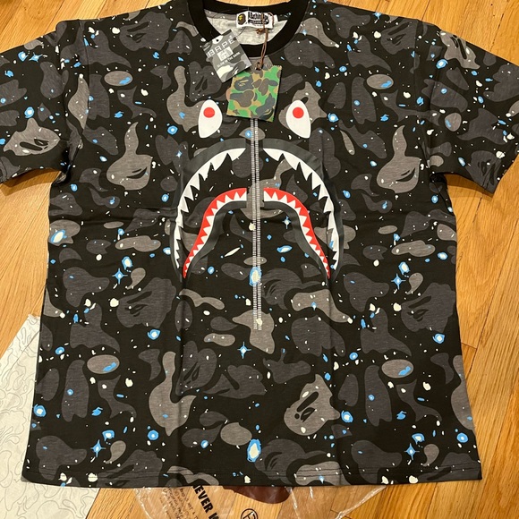 BAPE space camo shark Tee in black (glow in the dark) NWT - Picture 3 of 9